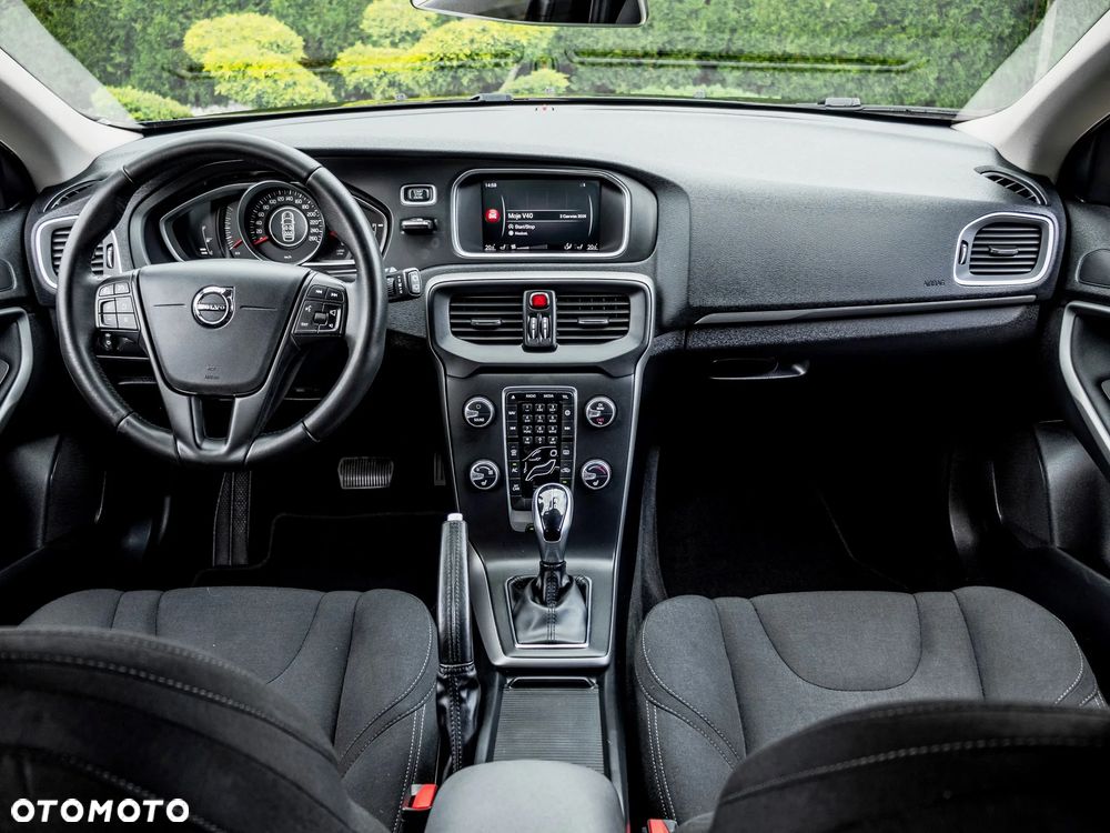 Volvo V40 T2 Drive-E Momentum - 17