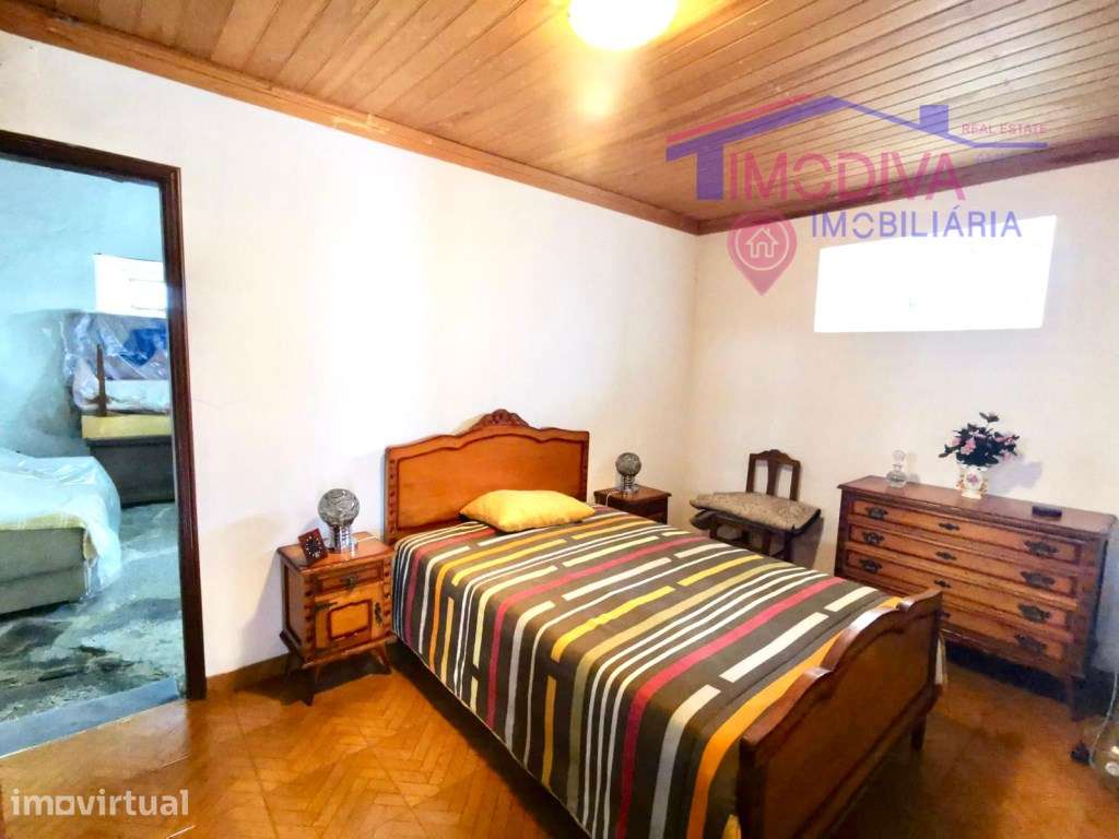 CASA SENHORIAL E TERRENO, CASTANHEIRA DE PERA - Grande imagem: 4/49