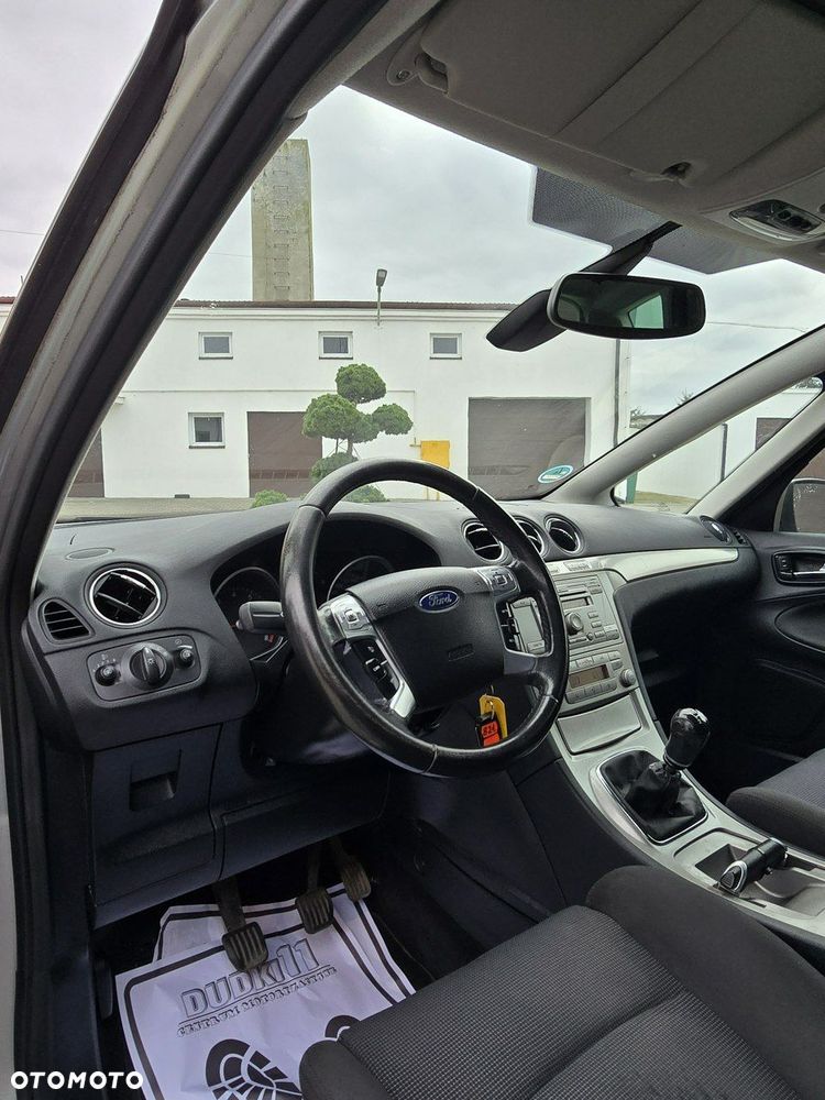 Ford S-Max - 12