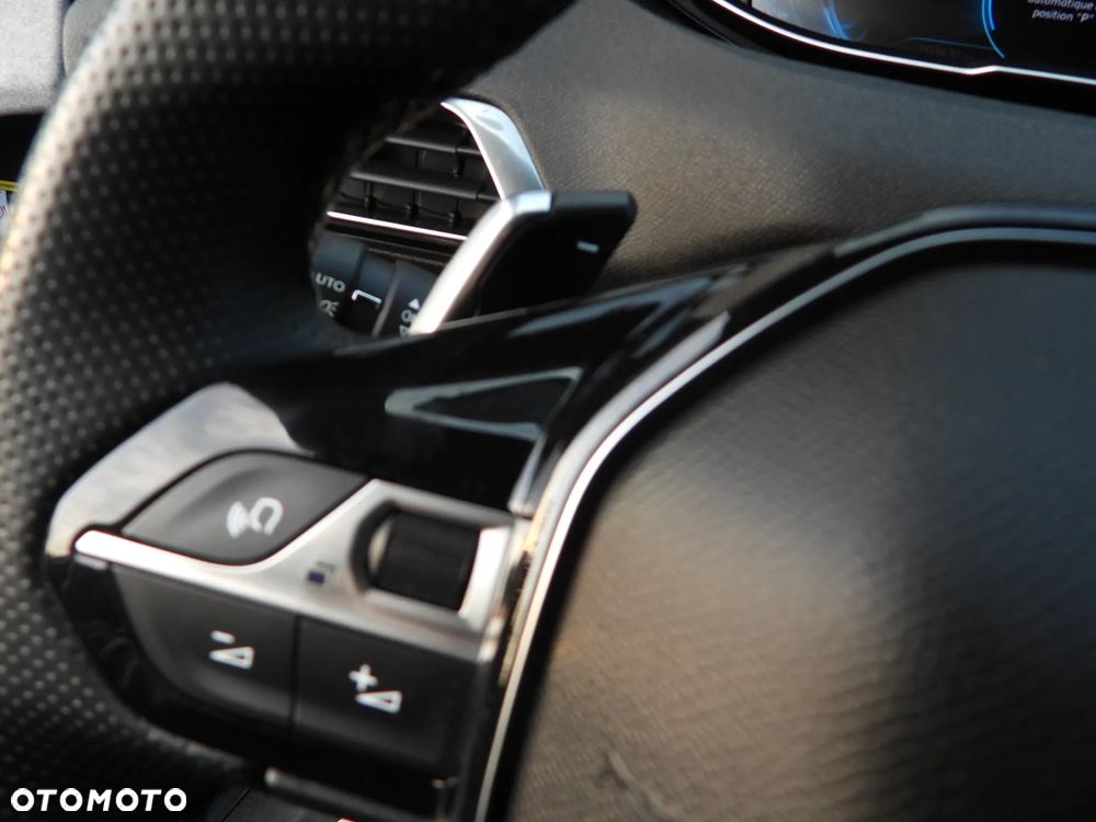Peugeot 3008 225 e-EAT8 GT - 29