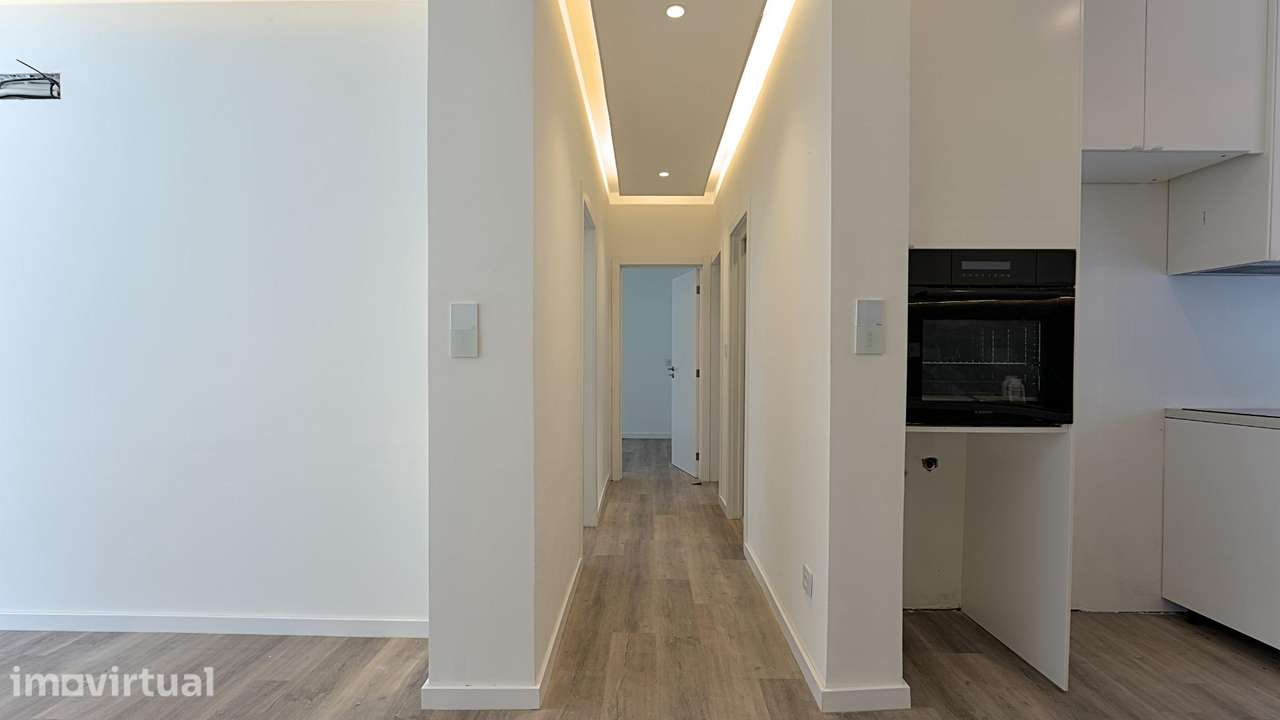Apartamento T3 Renovado com Terraço Privativo | Setúbal - Grande imagem: 2/21