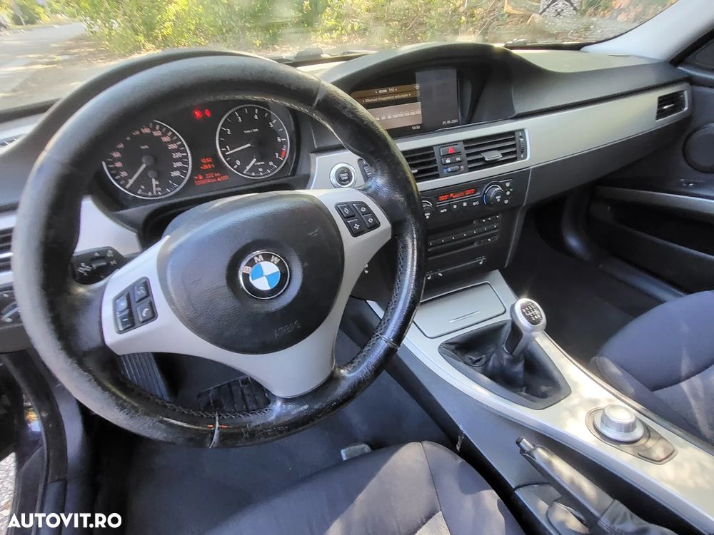 BMW Seria 3 320i - 3