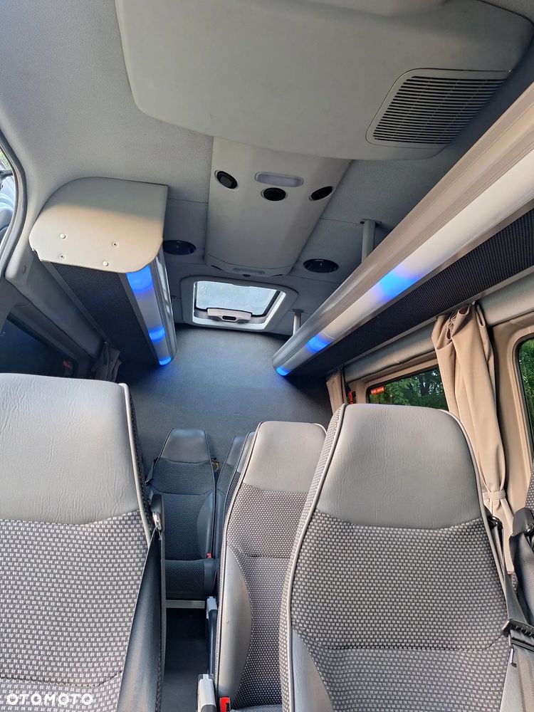 Mercedes-Benz Sprinter - 24