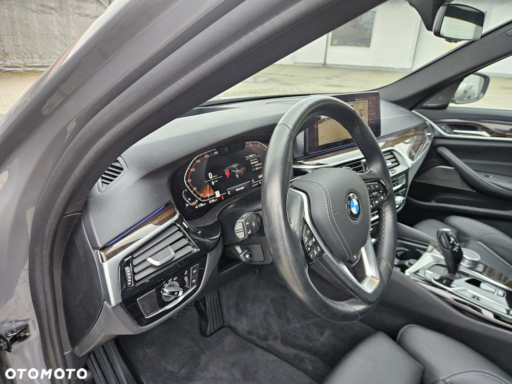 BMW Seria 5 530i xDrive M Sport Edition - 11