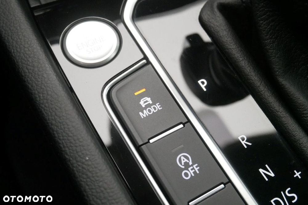 Volkswagen Passat Variant 2.0 TSI Elegance DSG - 23