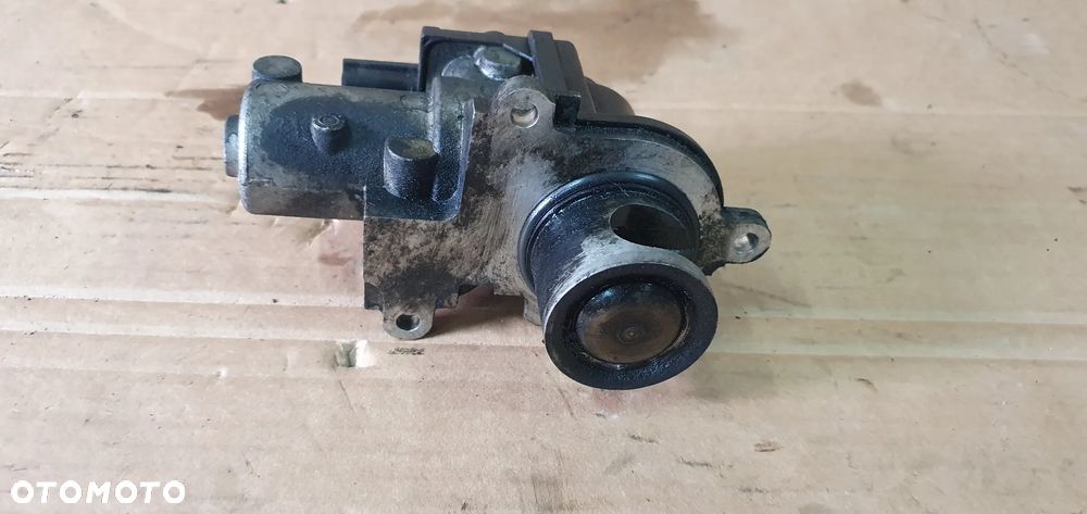 Zawór EGR Audi A8 D3 4.2 TDI - 2