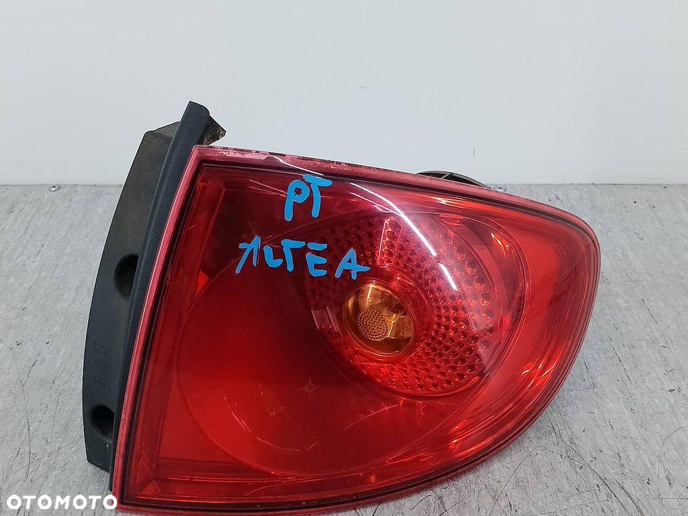 LAMPA TYLNA PRAWA SEAT ALTEA 5P0945096D HATCHBACK - 1