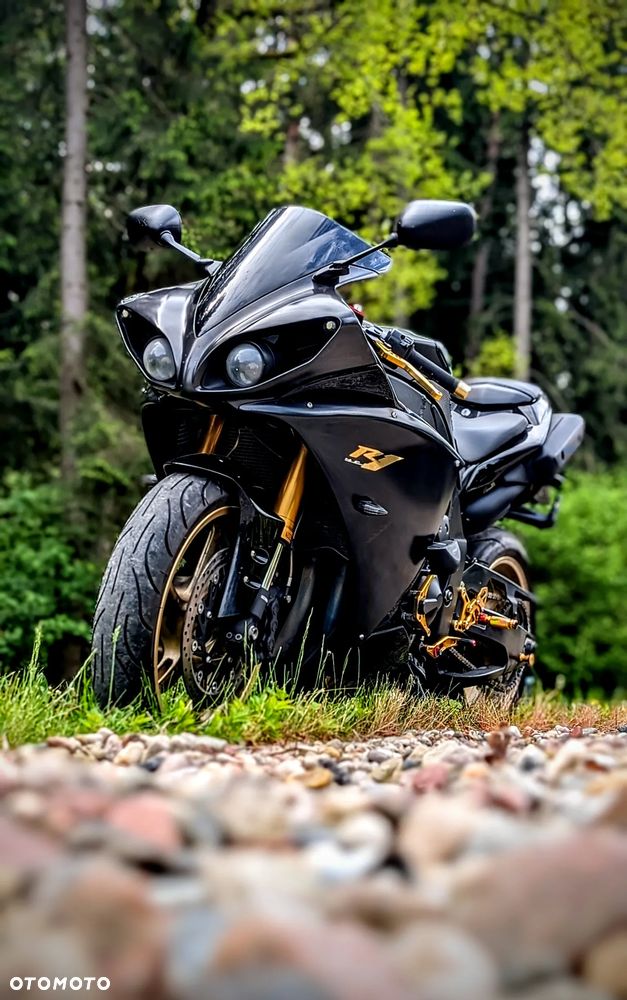 Yamaha R1 - 2