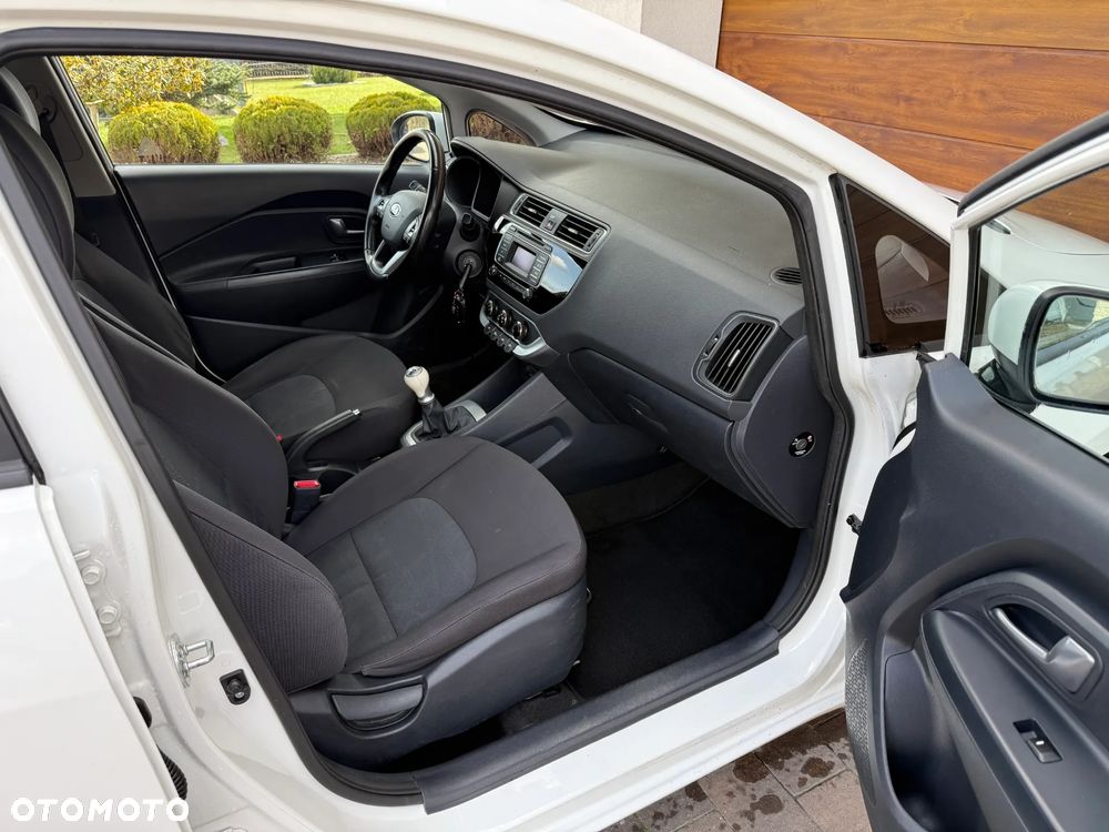 Kia Rio - 8