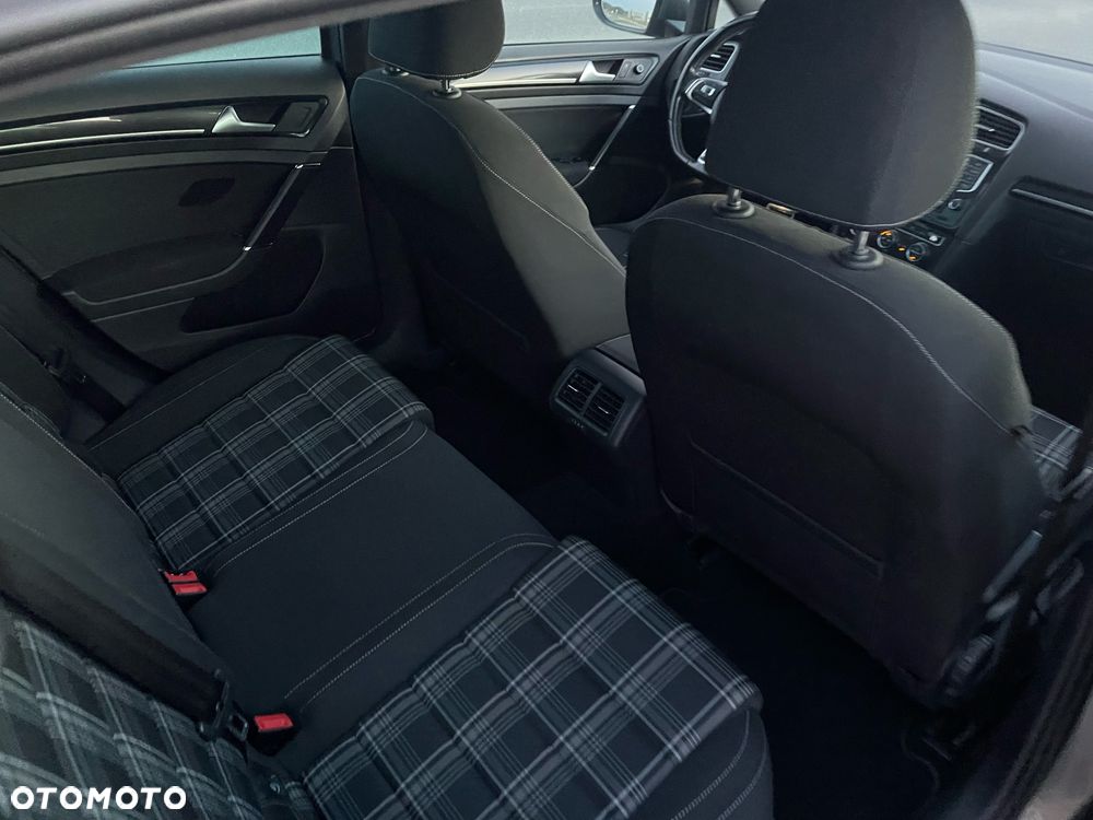 Volkswagen Golf - 13