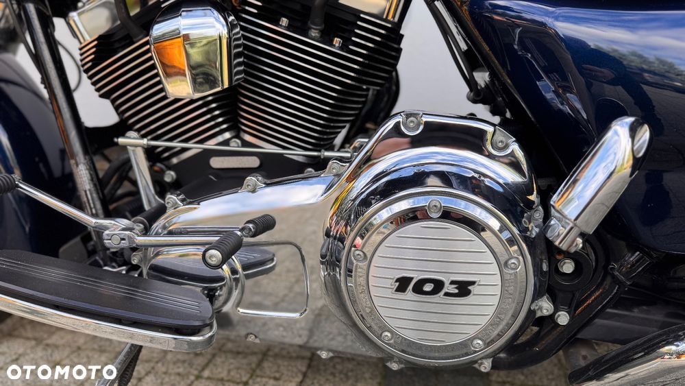 Harley-Davidson Touring Street Glide - 22