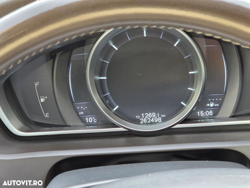 Volvo V40 D2 R Design - 24