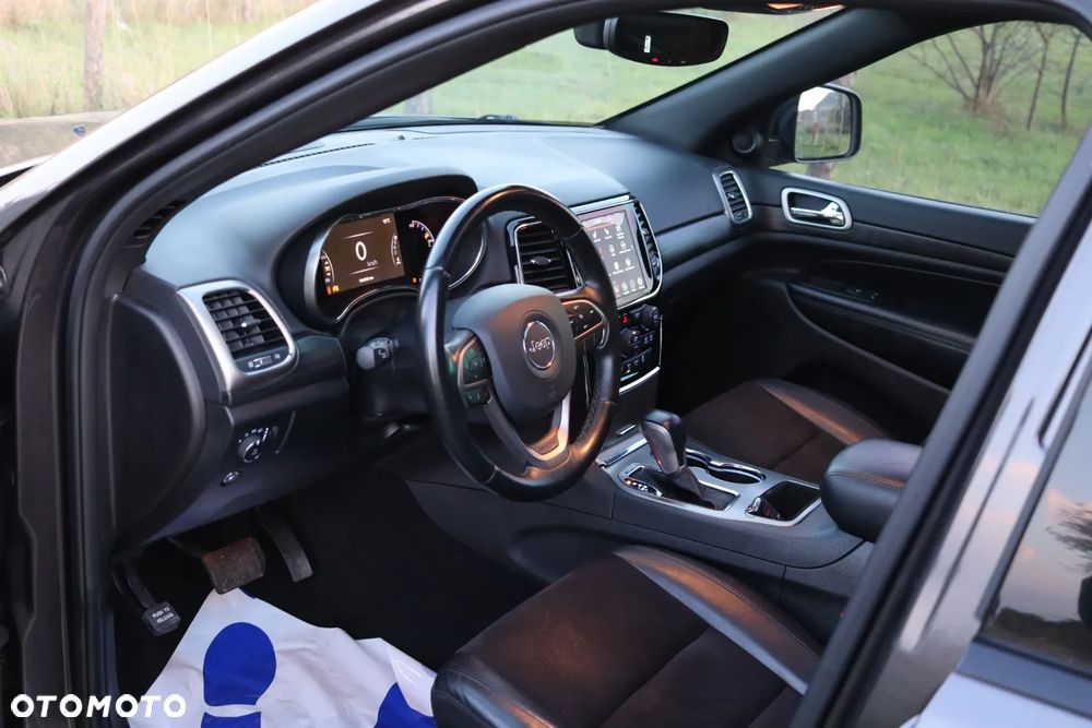 Jeep Grand Cherokee - 22