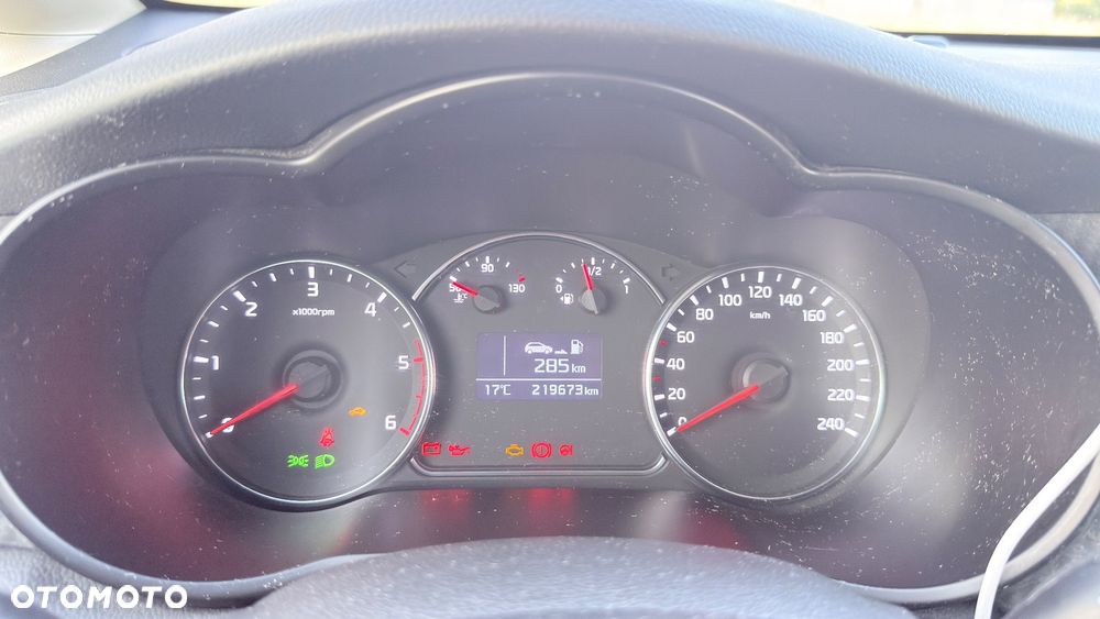 Kia Carens 1.7 CRDi L - 19