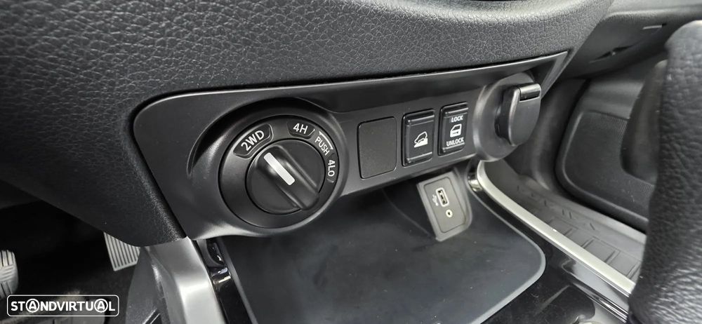 Nissan Navara 2.3 dCi CD 4WD Tekna Auto - 22