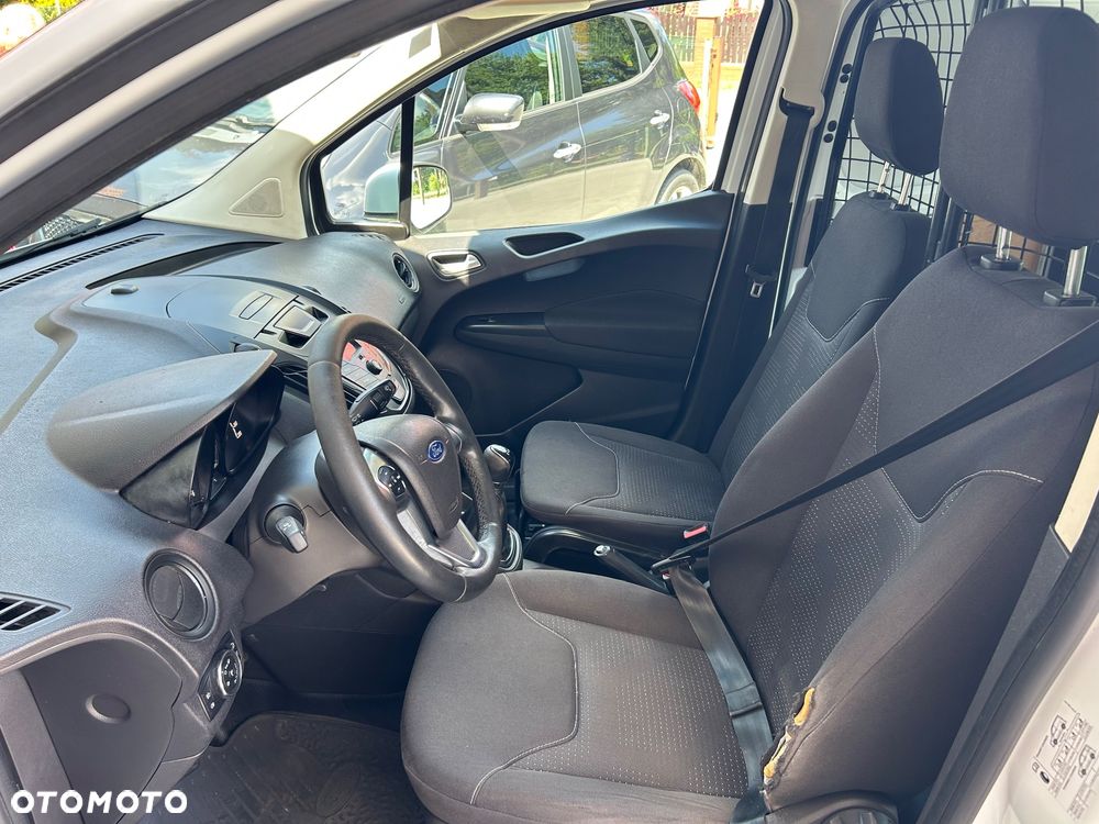 Ford Transit Courier - 12