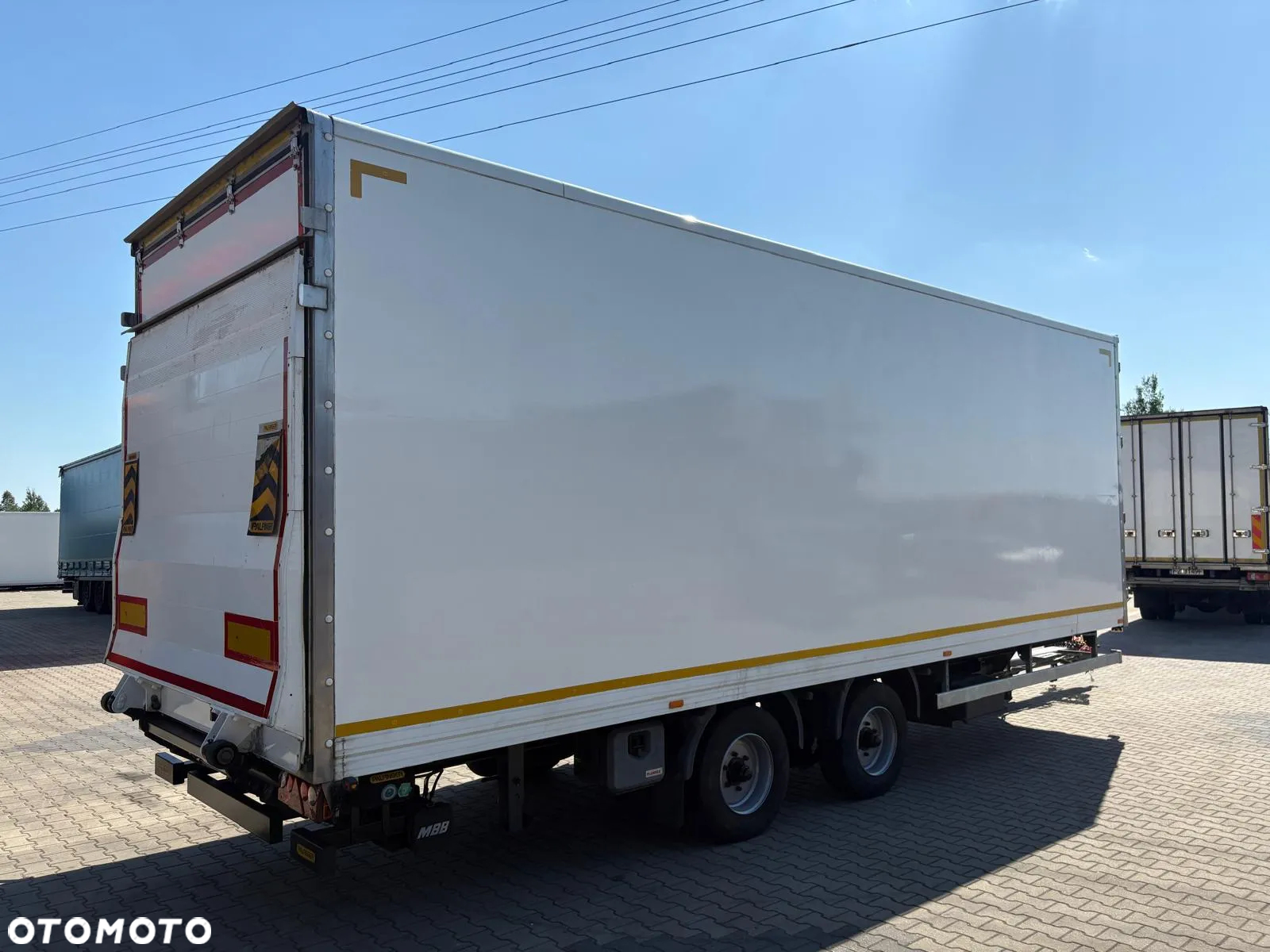 Plandex Przyczepa tandem IZOTERMA + WINDA / PRZEJAZDOWA / DMC 10.900kg / osie BPW - 6
