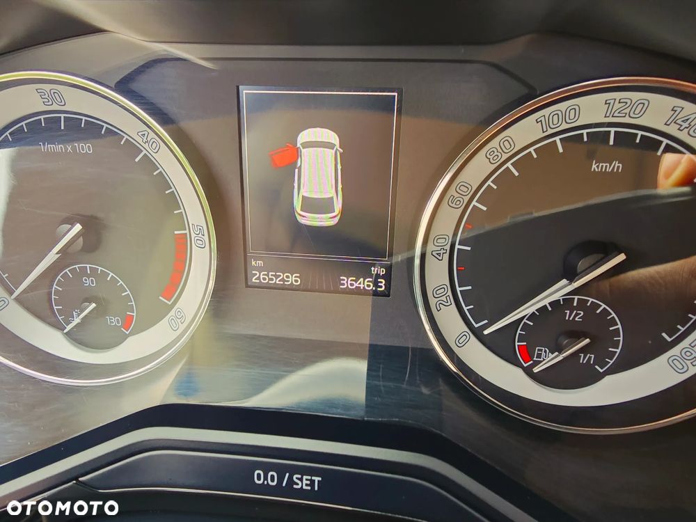 Skoda Superb 2.0 TDI DSG L&K - 12