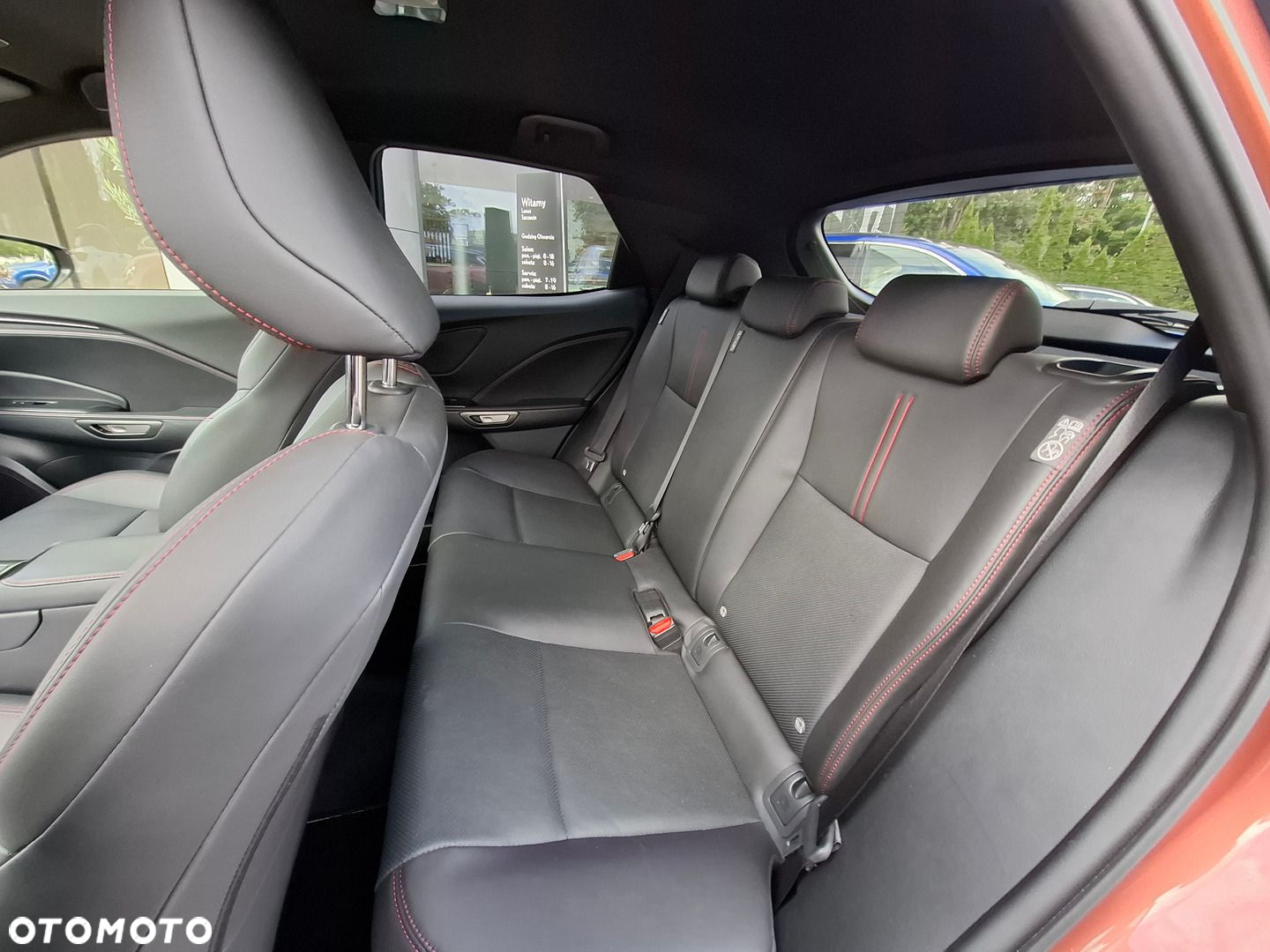 Lexus LBX 1.5 Hybrid Emotion - 16