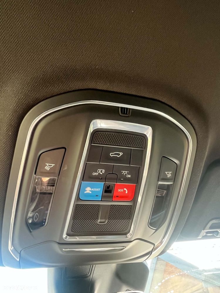 Jeep Grand Cherokee - 21