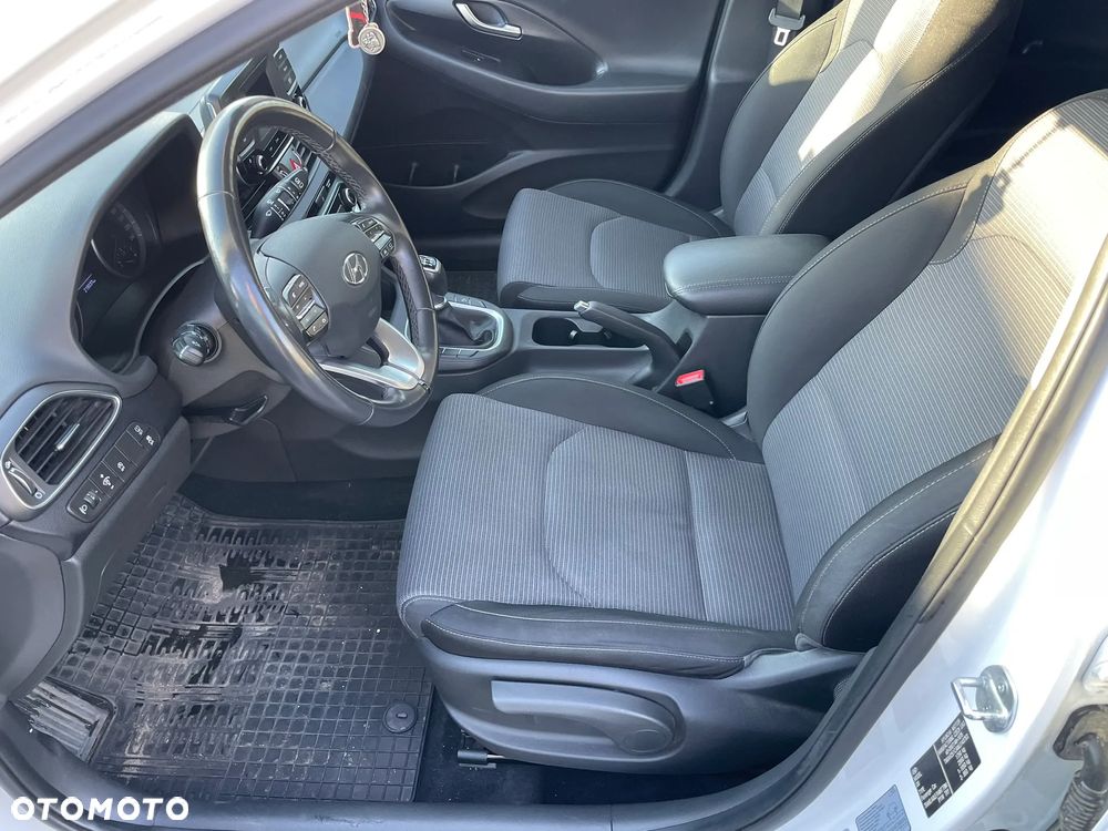 Hyundai i30 1.5 DPI Classic + - 13