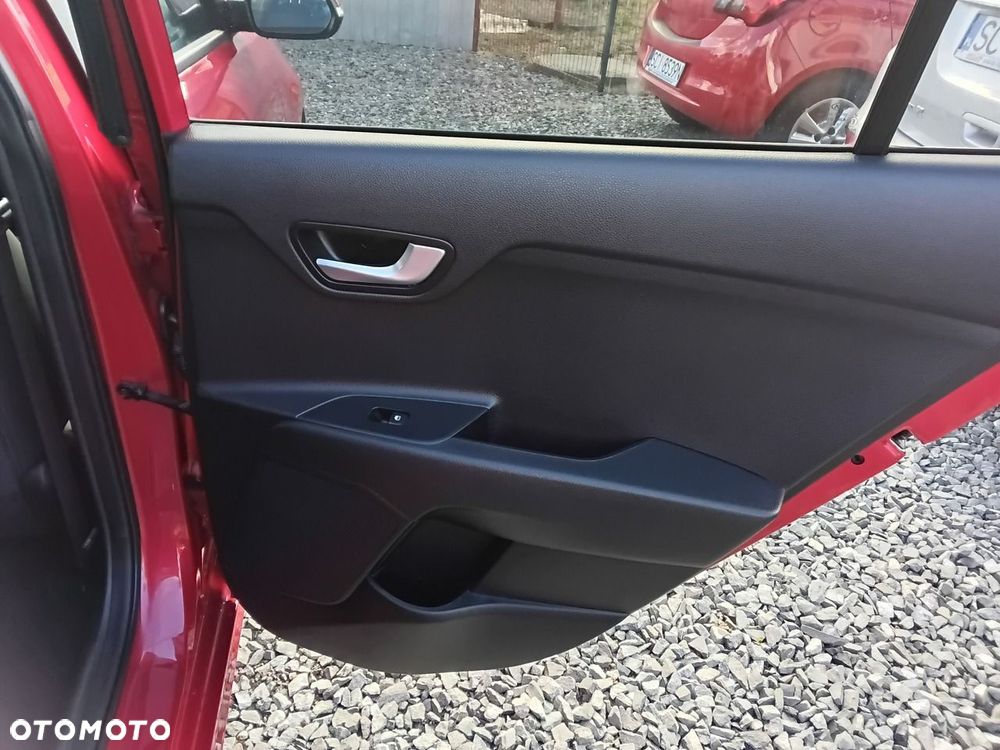 Kia Rio - 32