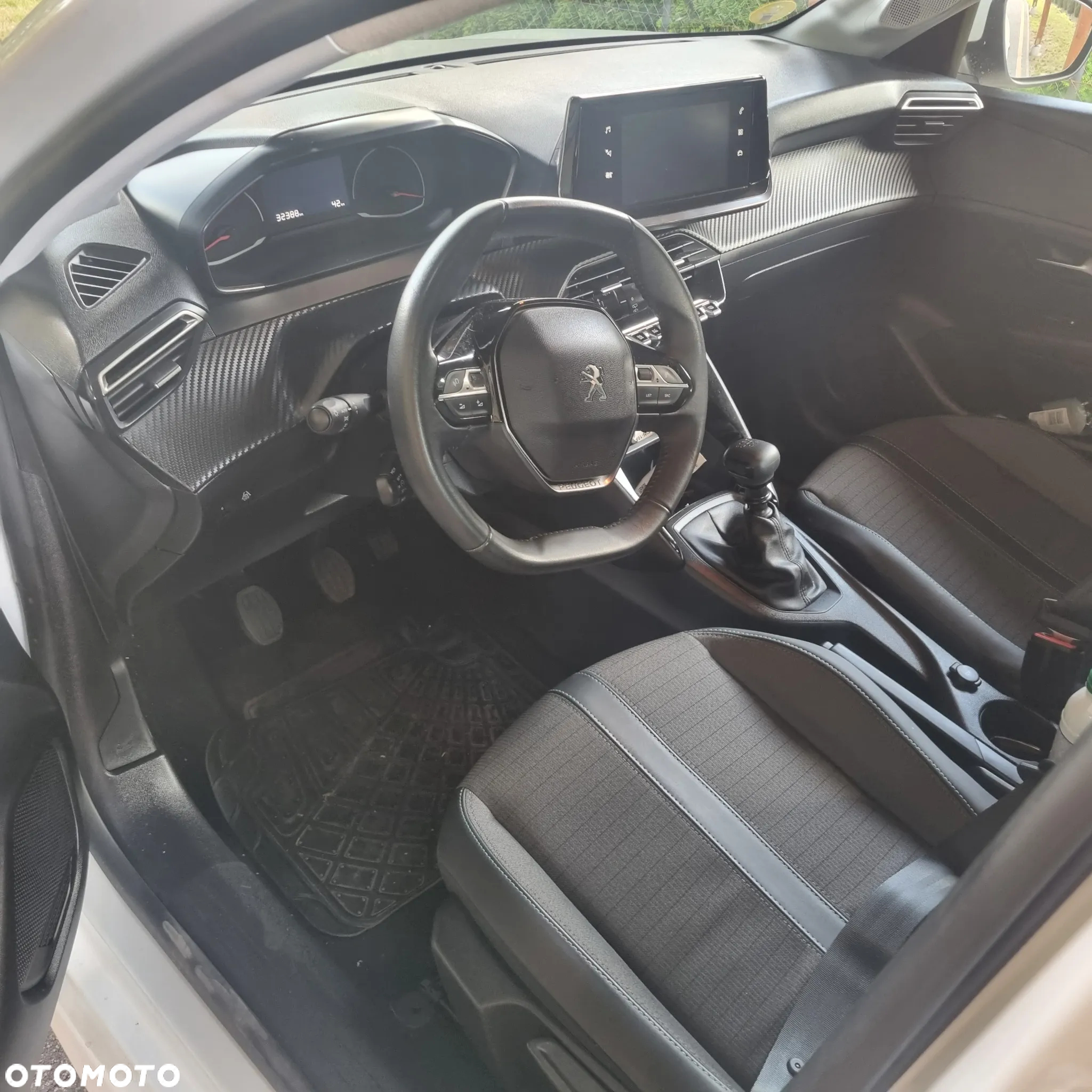 Peugeot 208 - 12