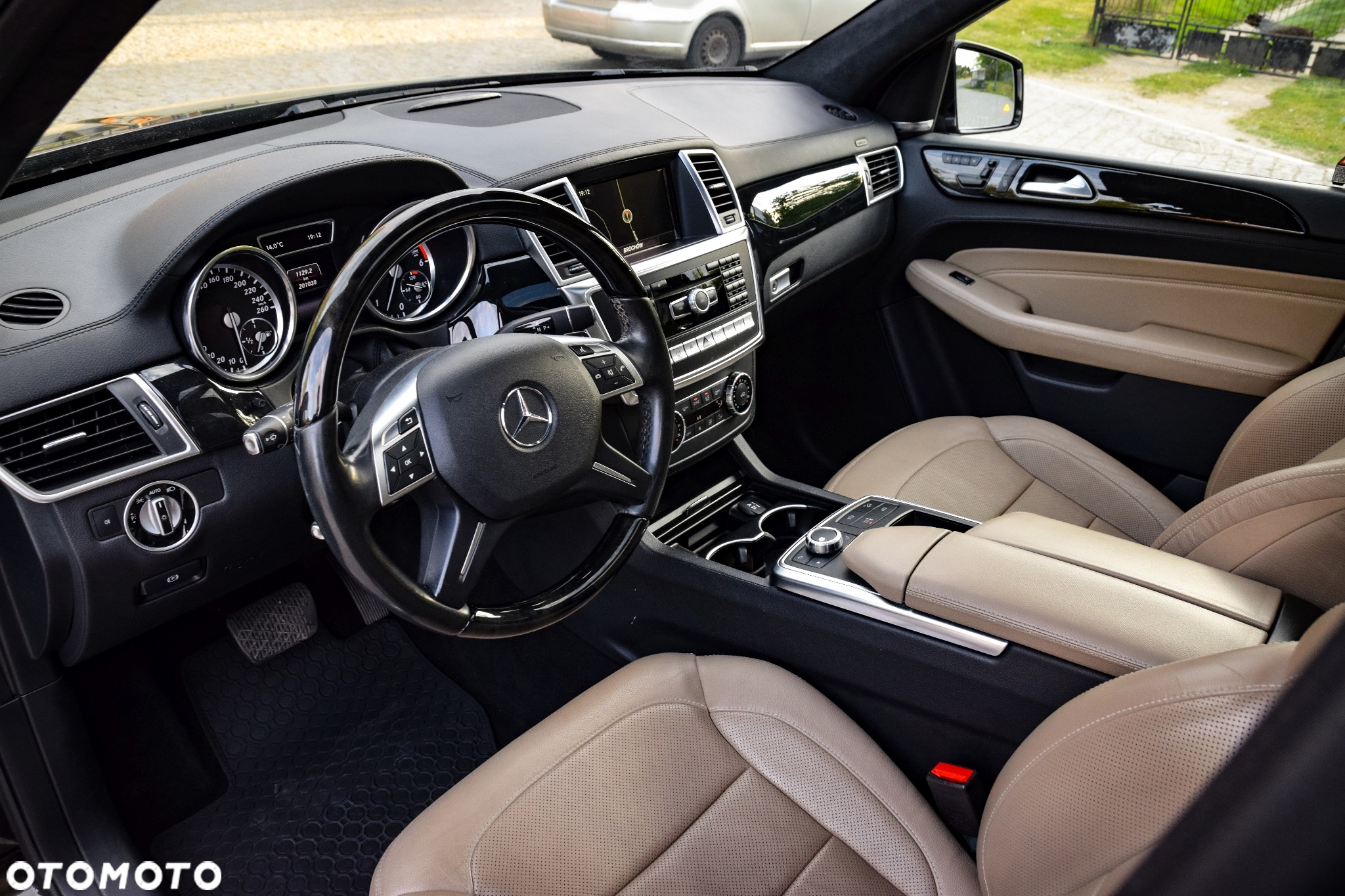 Mercedes-Benz ML 350 BlueTec 4-Matic - 24