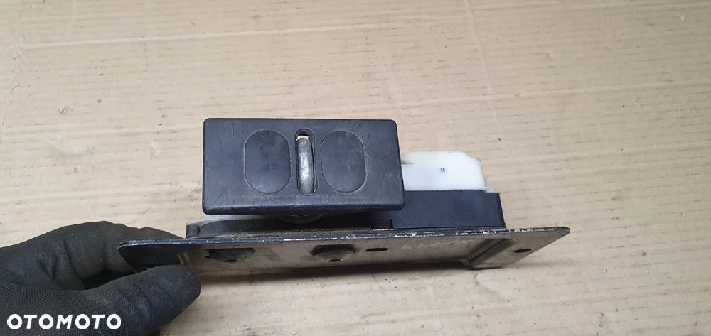 Rygiel zamek klapy bagażnika Peugeot 607 - 2