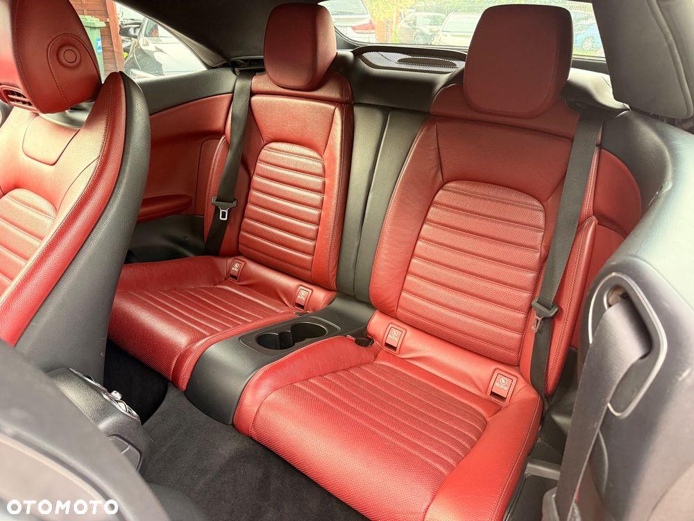 Mercedes-Benz Klasa C 200 9G-TRONIC AMG Line - 17