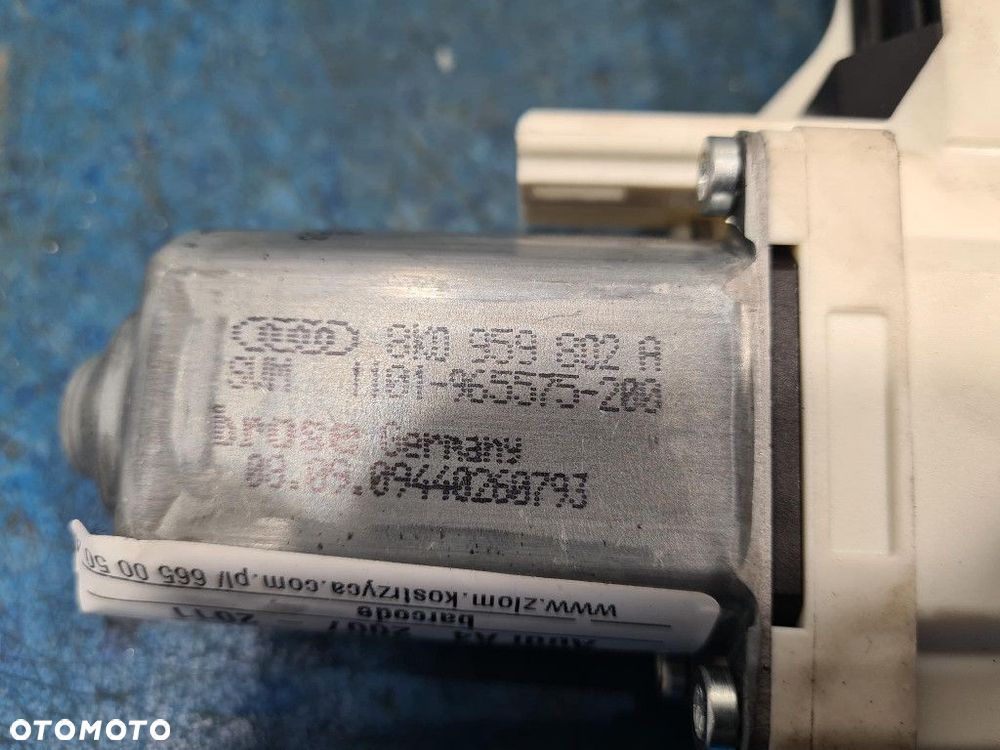 AUDI A4 SILNICZEK SZYBY 8KO959802A - 8