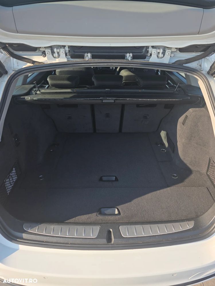 BMW Seria 3 330i xDrive AT Sport Line - 12