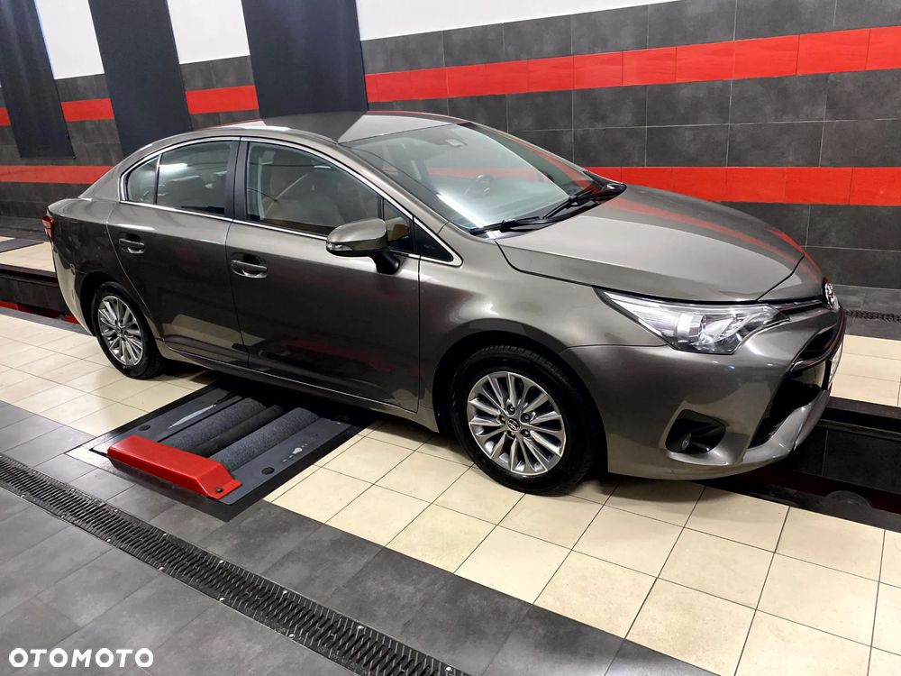 Toyota Avensis 1.8 Premium MS - 6