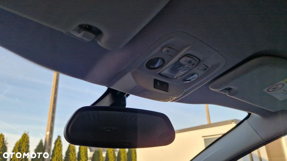 Peugeot 2008 1.6 BlueHDi Allure S&S - 19