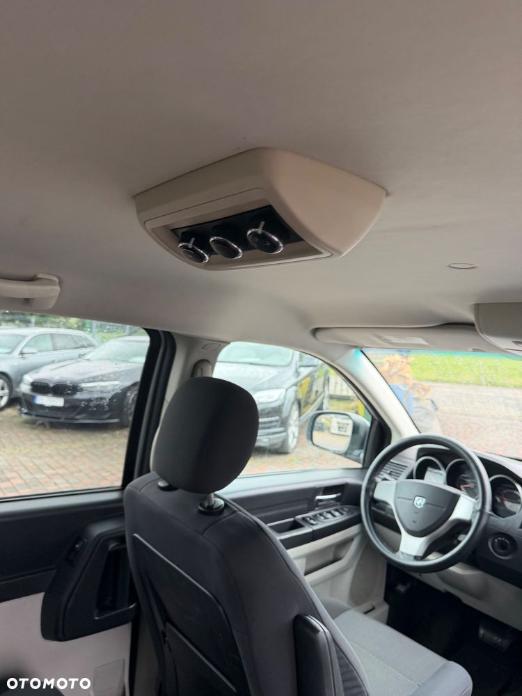 Dodge Grand Caravan - 9