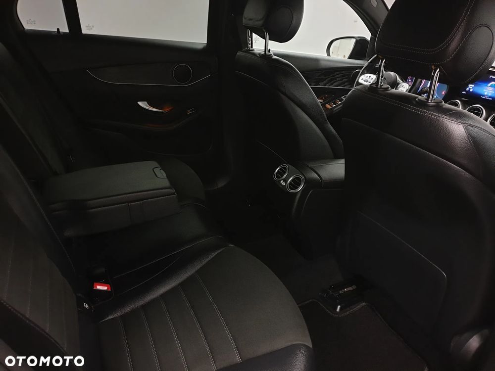 Mercedes-Benz GLC 220 d 4Matic 9G-TRONIC AMG Line Plus - 29