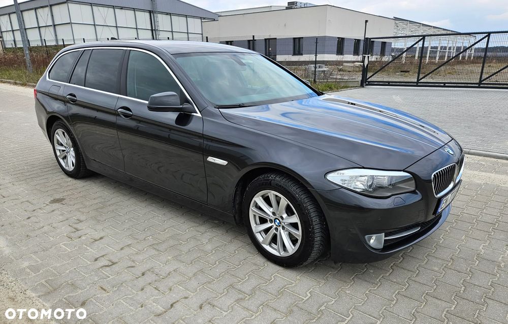 BMW Seria 5 520d - 25