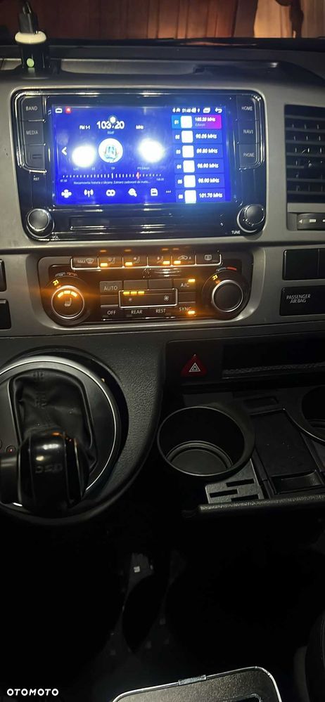 Volkswagen Caravelle - 7