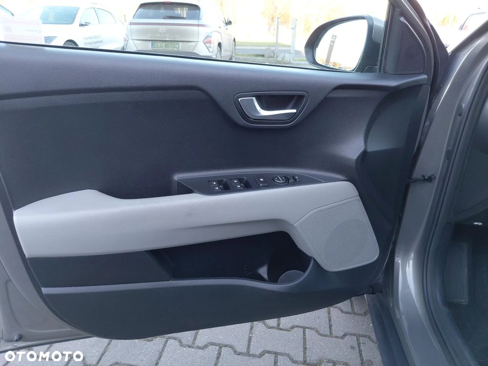 Kia Stonic 1.2 L - 10