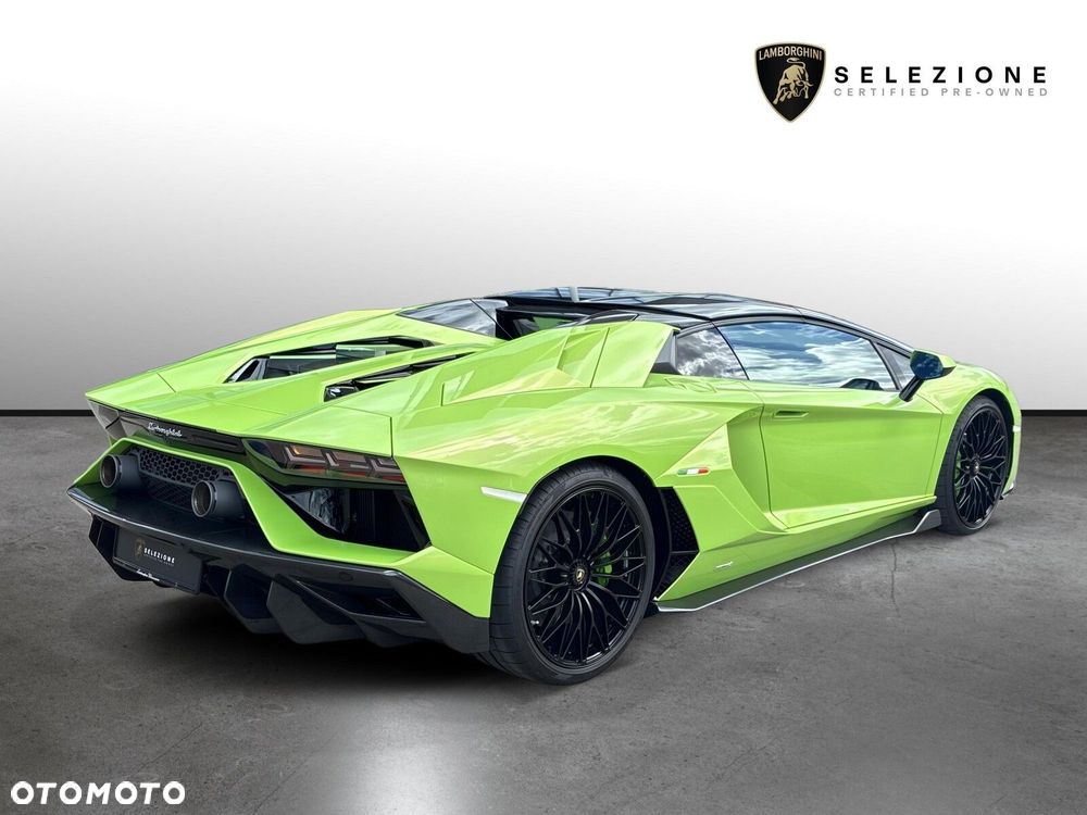 Lamborghini Aventador - 4