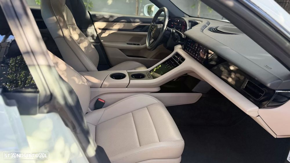 Porsche Taycan 4 - 18