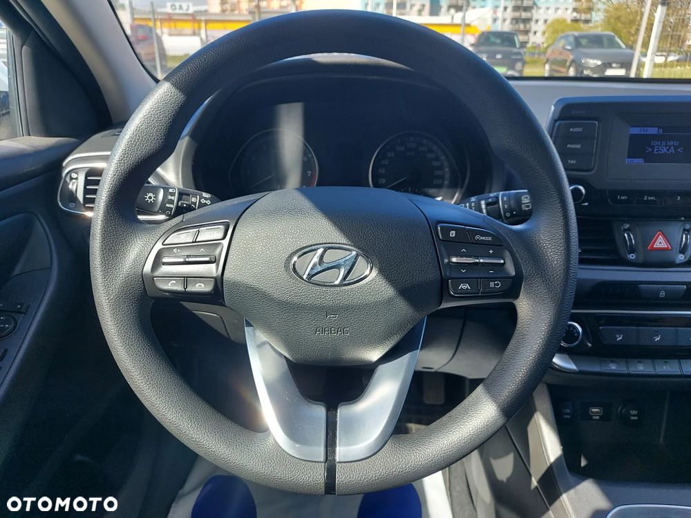 Hyundai i30 1.5 DPI Classic + - 13