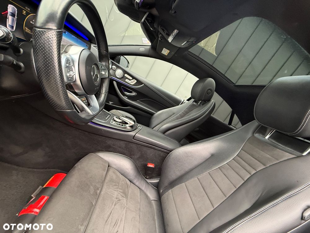 Mercedes-Benz Klasa E 220 d 4-Matic 9G-TRONIC - 25