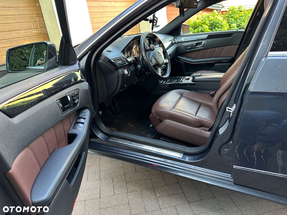 Mercedes-Benz Klasa E 350 CDI DPF BlueEFFICIENCY 7G-TRONIC Avantgarde - 37