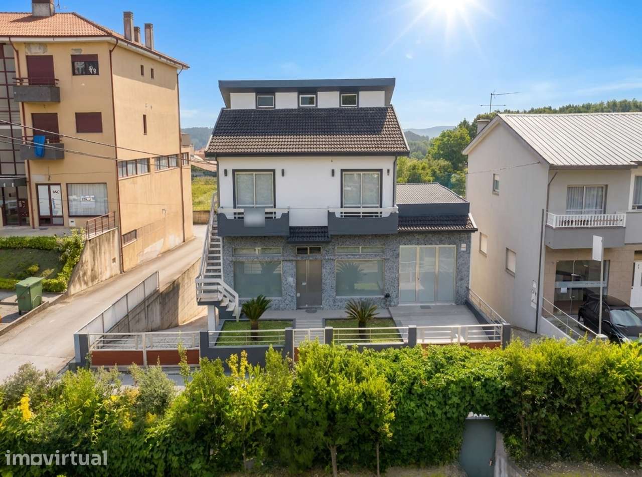 Moradia T3 em Sobrosa com Piscina e Espaço Comercial - Grande imagem: 2/40