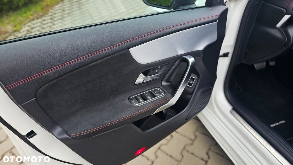 Mercedes-Benz CLA 200 AMG Line 7G-DCT - 24