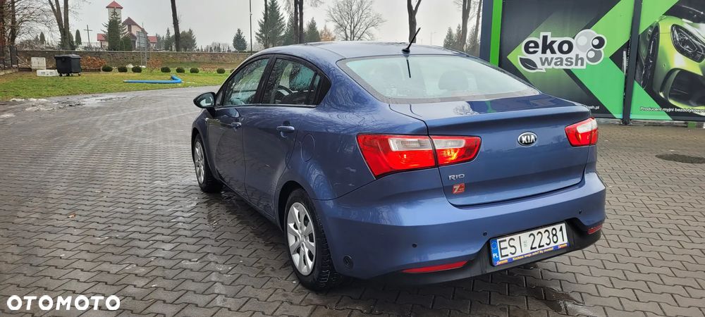Kia Rio - 12