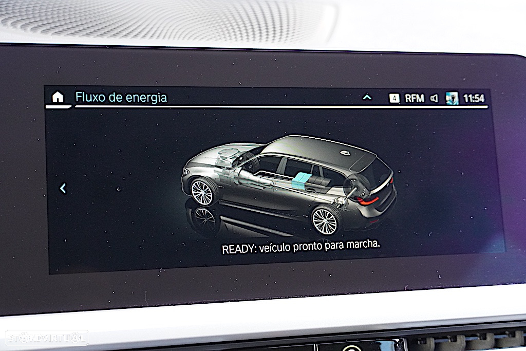 BMW 330 e Touring Auto - 43