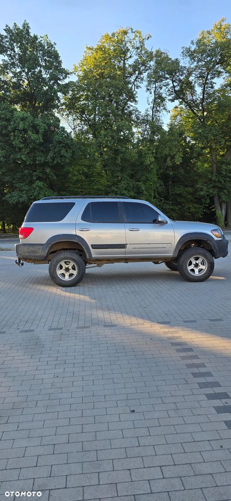 Toyota Sequoia - 5