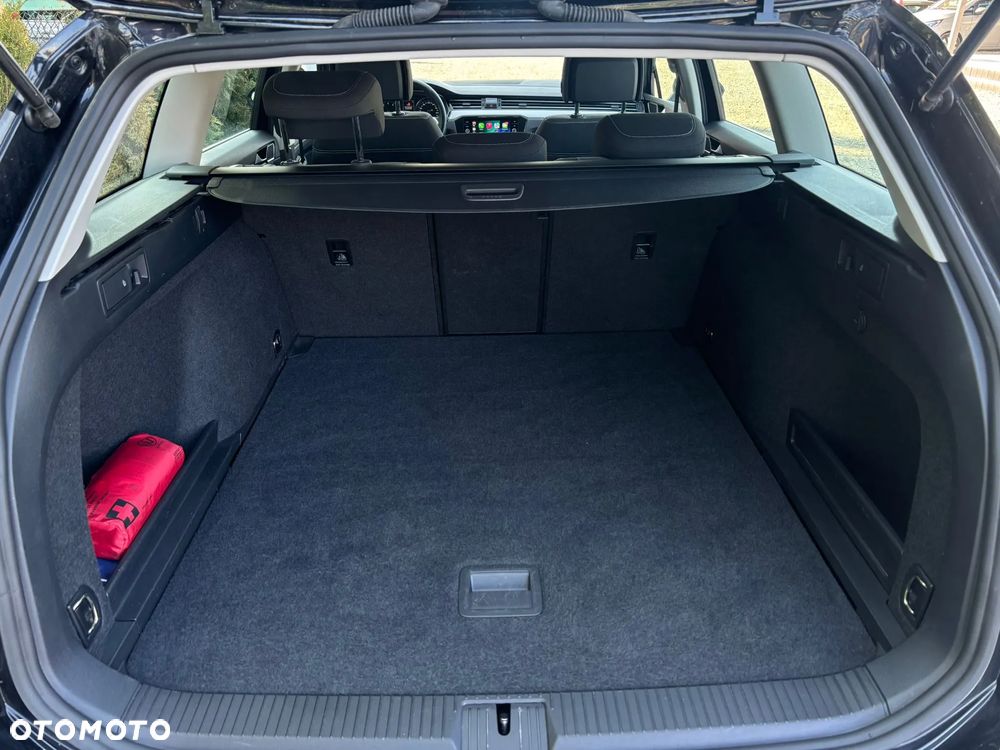 Volkswagen Passat - 11